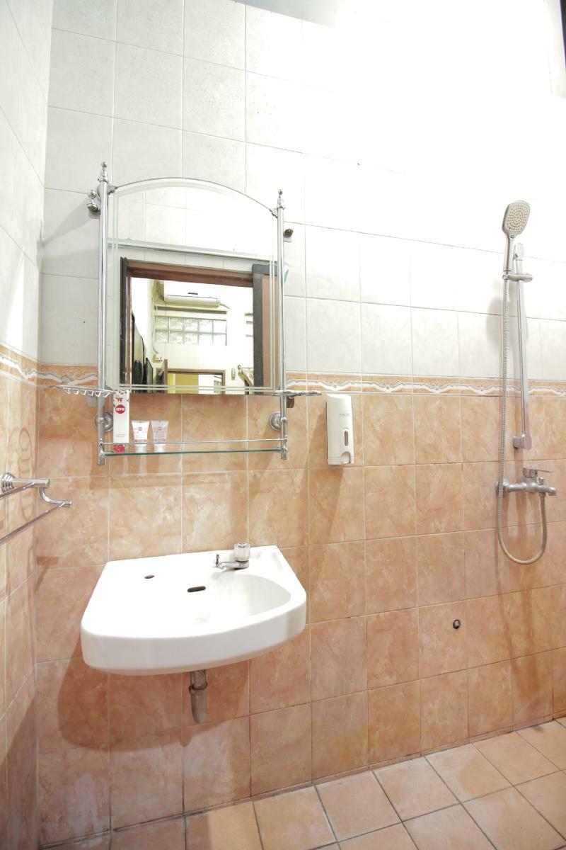 Oyo 228 Lodaya 2*